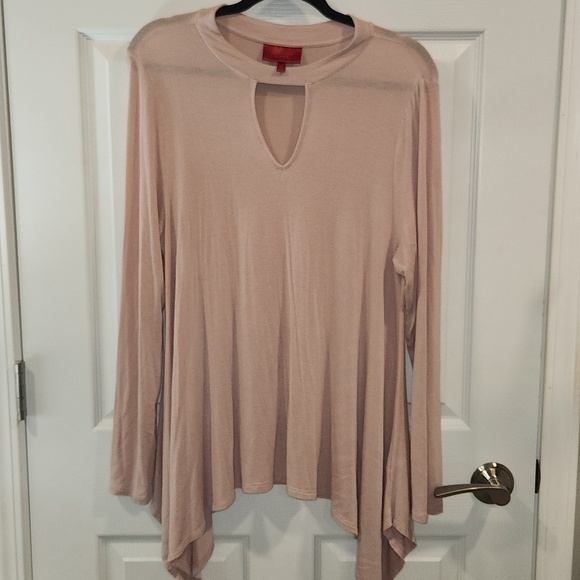 Jennifer Lopez Tops - Jennifer Lopez Blush Tunic with Keyhole Neckline